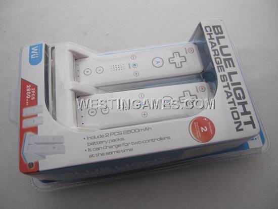 Wii Blue Light Charge Station with 2pcs 2800mAh Battery Pack (White / Black)