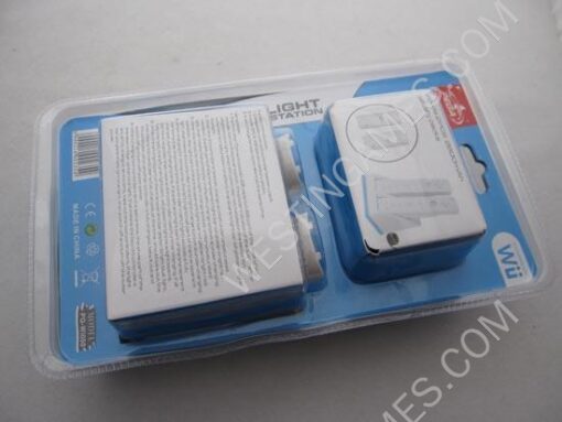 Wii Blue Light Charge Station with 2pcs 2800mAh Battery Pack (White / Black) - Image 2